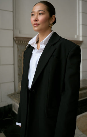 Straight-сut blazer with structured shoulders